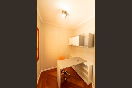 Casa de condomínio para alugar com 282m², 4 quartos e 4 vagasEscritório