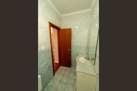 Casa de condomínio para alugar com 282m², 4 quartos e 4 vagasBanheiro Social