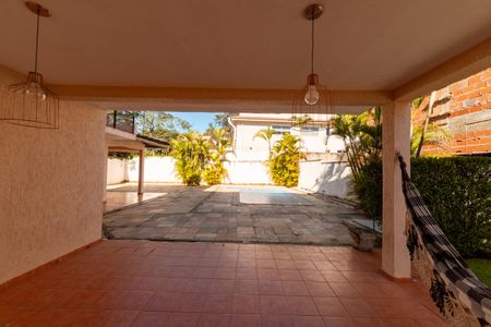 Casa de condomínio para alugar com 282m², 4 quartos e 4 vagasQuintal