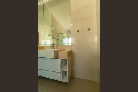 Casa de condomínio para alugar com 282m², 4 quartos e 4 vagasBanheiro Suite Master