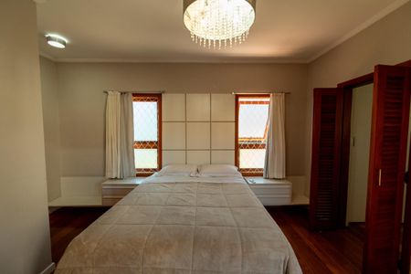 Casa de condomínio para alugar com 282m², 4 quartos e 4 vagasSuite Master