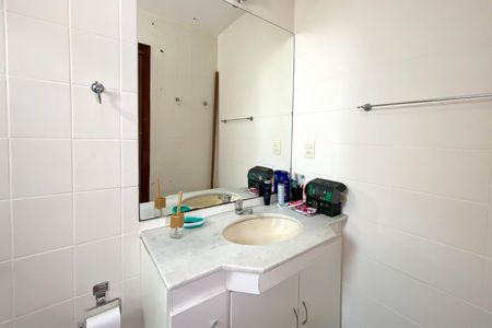 Apartamento à venda com 80m², 2 quartos e 2 vagasBanheiro da Suíte 1