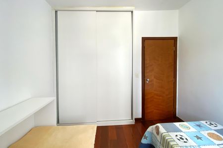 Apartamento à venda com 80m², 2 quartos e 2 vagasQuarto 2