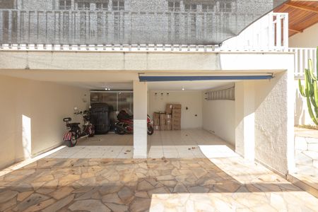 Casa à venda com 270m², 2 quartos e 2 vagas Casa à venda com 270m², 2 quartos e 2 vagasGaragem