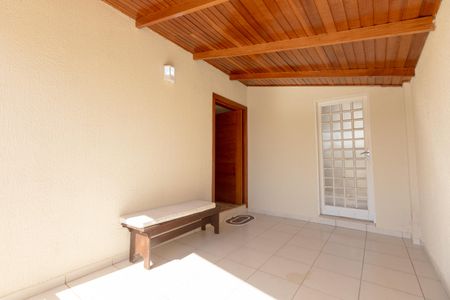 Casa à venda com 270m², 2 quartos e 2 vagas Casa à venda com 270m², 2 quartos e 2 vagasEntrada da Casa