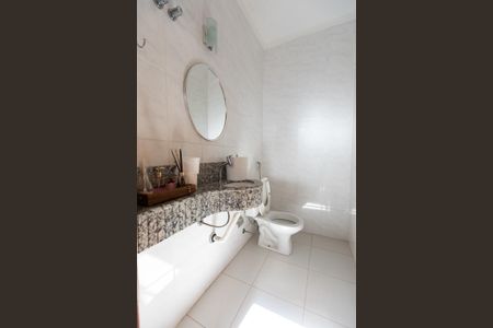 Casa à venda com 270m², 2 quartos e 2 vagas Casa à venda com 270m², 2 quartos e 2 vagasBanheiro Externo