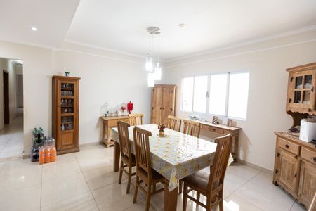 Casa à venda com 270m², 2 quartos e 2 vagas Casa à venda com 270m², 2 quartos e 2 vagasSala de Jantar