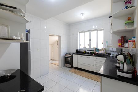 Casa à venda com 270m², 2 quartos e 2 vagas Casa à venda com 270m², 2 quartos e 2 vagasCozinha