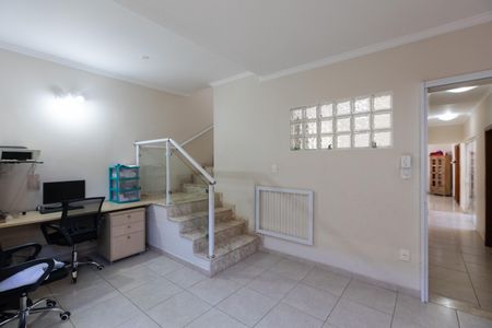 Casa à venda com 270m², 2 quartos e 2 vagas Casa à venda com 270m², 2 quartos e 2 vagasEscritório