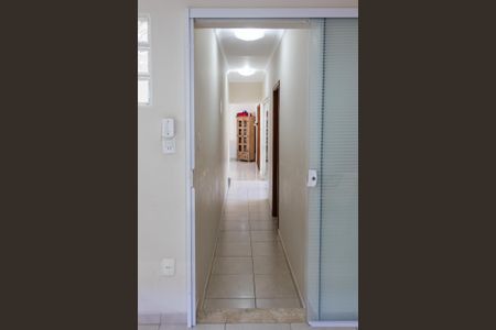 Casa à venda com 270m², 2 quartos e 2 vagas Casa à venda com 270m², 2 quartos e 2 vagasCorredor