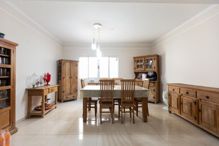 Casa à venda com 270m², 2 quartos e 2 vagas Casa à venda com 270m², 2 quartos e 2 vagasSala de Jantar