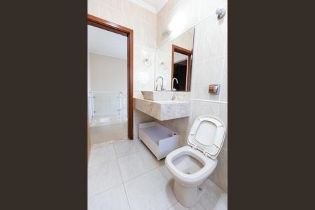 Casa à venda com 270m², 2 quartos e 2 vagas Casa à venda com 270m², 2 quartos e 2 vagasBanheiro Social