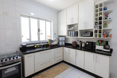 Casa à venda com 270m², 2 quartos e 2 vagas Casa à venda com 270m², 2 quartos e 2 vagasCozinha