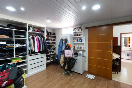 Casa à venda com 270m², 2 quartos e 2 vagas Casa à venda com 270m², 2 quartos e 2 vagasCloset da Suíte Master