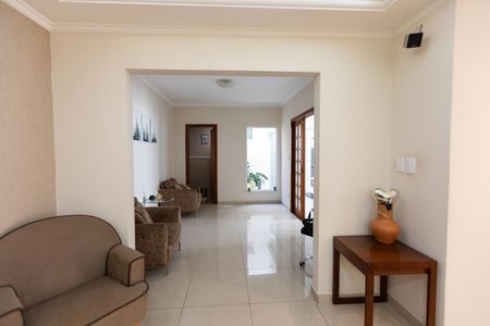 Casa à venda com 270m², 2 quartos e 2 vagas Casa à venda com 270m², 2 quartos e 2 vagasSala