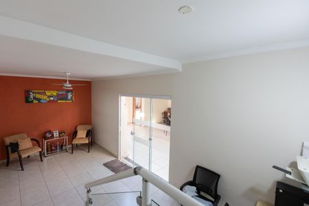 Casa à venda com 270m², 2 quartos e 2 vagas Casa à venda com 270m², 2 quartos e 2 vagasEscritório