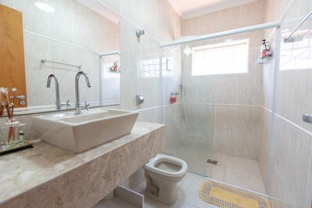 Casa à venda com 270m², 2 quartos e 2 vagas Casa à venda com 270m², 2 quartos e 2 vagasBanheiro Social