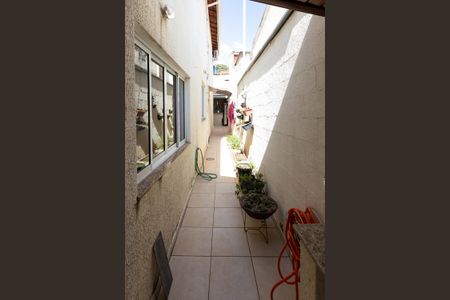 Casa à venda com 270m², 2 quartos e 2 vagas Casa à venda com 270m², 2 quartos e 2 vagasCorredor Externo