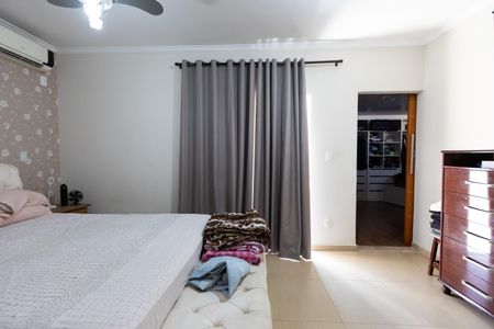 Casa à venda com 270m², 2 quartos e 2 vagas Casa à venda com 270m², 2 quartos e 2 vagasSuíte Master