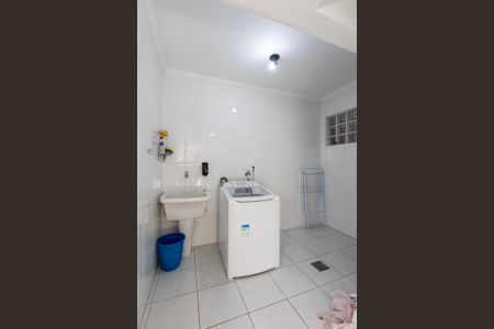 Casa à venda com 270m², 2 quartos e 2 vagas Casa à venda com 270m², 2 quartos e 2 vagasÁrea de Serviço