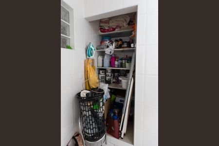 Casa à venda com 270m², 2 quartos e 2 vagas Casa à venda com 270m², 2 quartos e 2 vagasDispensa