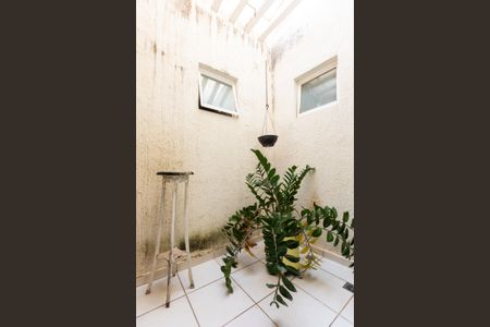 Casa à venda com 270m², 2 quartos e 2 vagas Casa à venda com 270m², 2 quartos e 2 vagasSala 2 - Jardim Interno