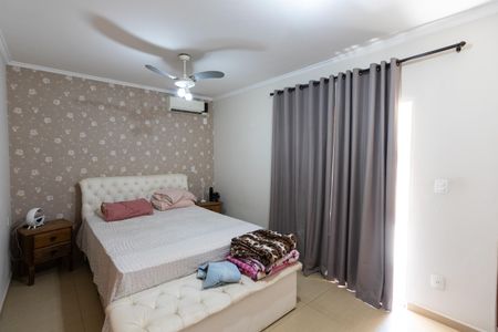 Casa à venda com 270m², 2 quartos e 2 vagas Casa à venda com 270m², 2 quartos e 2 vagasSuíte Master