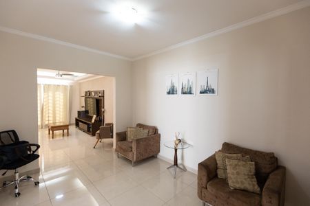 Casa à venda com 270m², 2 quartos e 2 vagas Casa à venda com 270m², 2 quartos e 2 vagasSala de Jantar