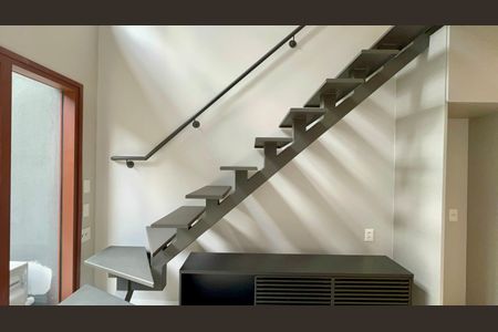 Studio para alugar com 43m², 1 quarto e sem vagaEscada