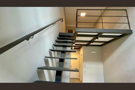 Studio para alugar com 43m², 1 quarto e sem vagaEscada