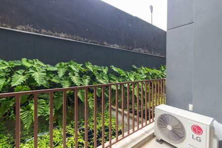Varanda de apartamento à venda com 1 quarto, 43m² em Jardim das Bandeiras, São Paulo