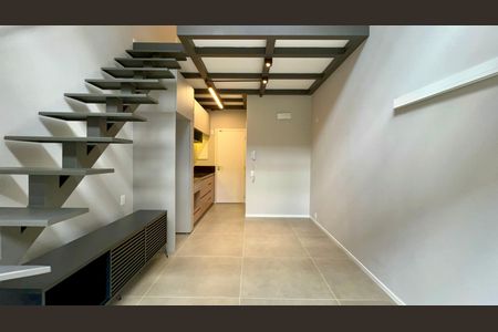 Sala de kitnet/studio para alugar com 1 quarto, 43m² em Jardim das Bandeiras, São Paulo