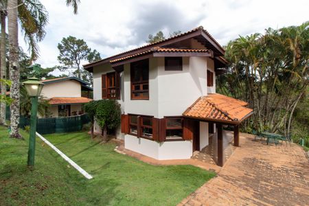 Casa de condomínio para alugar com 348m², 4 quartos e 2 vagas Casa de condomínio para alugar com 348m², 4 quartos e 2 vagas ÁREA EXTERNA FACHADA