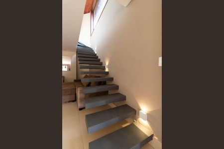 Casa de condomínio para alugar com 348m², 4 quartos e 2 vagas Casa de condomínio para alugar com 348m², 4 quartos e 2 vagasESCADA ACESSOS