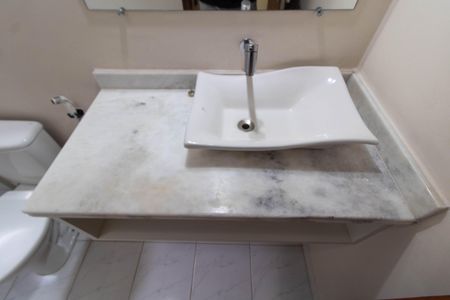 Casa de condomínio para alugar com 348m², 4 quartos e 2 vagas Casa de condomínio para alugar com 348m², 4 quartos e 2 vagasBANHEIRO DA SUITE 4