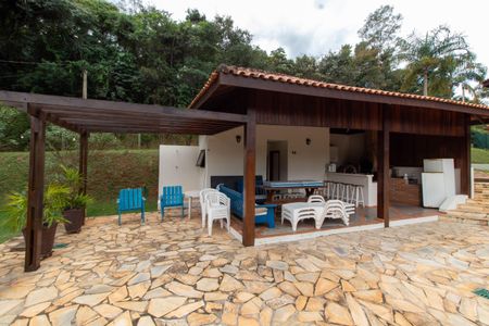 Casa de condomínio para alugar com 348m², 4 quartos e 2 vagas Casa de condomínio para alugar com 348m², 4 quartos e 2 vagas ÁREA EXTERNA CHURRAQUEIRA