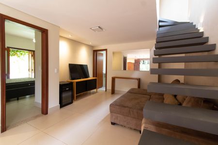 Casa de condomínio para alugar com 348m², 4 quartos e 2 vagas Casa de condomínio para alugar com 348m², 4 quartos e 2 vagasSALA