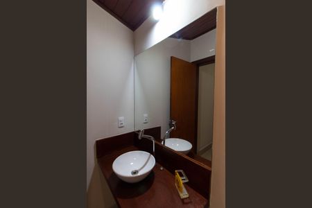 Casa de condomínio para alugar com 348m², 4 quartos e 2 vagas Casa de condomínio para alugar com 348m², 4 quartos e 2 vagasBANHEIRO DA SUITE 3