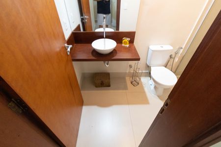 Casa de condomínio para alugar com 348m², 4 quartos e 2 vagas Casa de condomínio para alugar com 348m², 4 quartos e 2 vagasBANHEIRO DA SUITE 3