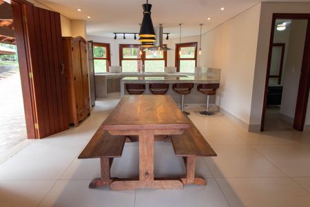 Casa de condomínio para alugar com 348m², 4 quartos e 2 vagas Casa de condomínio para alugar com 348m², 4 quartos e 2 vagasSALA DE JANTAR