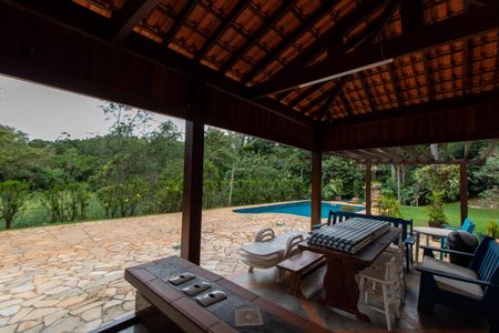 Casa de condomínio para alugar com 348m², 4 quartos e 2 vagas Casa de condomínio para alugar com 348m², 4 quartos e 2 vagas ÁREA EXTERNA CHURRAQUEIRA