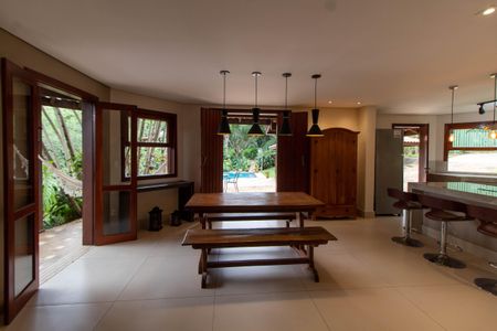 Casa de condomínio para alugar com 348m², 4 quartos e 2 vagas Casa de condomínio para alugar com 348m², 4 quartos e 2 vagasSALA DE JANTAR
