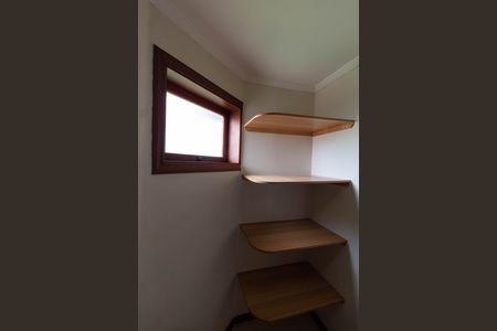 Casa de condomínio para alugar com 348m², 4 quartos e 2 vagas Casa de condomínio para alugar com 348m², 4 quartos e 2 vagasCLOSET DA SUITE 1