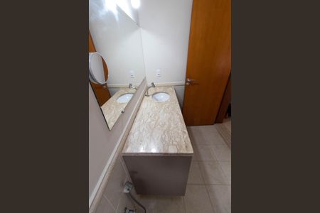 Casa de condomínio para alugar com 348m², 4 quartos e 2 vagas