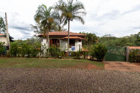 Casa de condomínio para alugar com 348m², 4 quartos e 2 vagas Casa de condomínio para alugar com 348m², 4 quartos e 2 vagasFACHADA