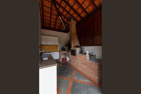 Casa de condomínio para alugar com 348m², 4 quartos e 2 vagas Casa de condomínio para alugar com 348m², 4 quartos e 2 vagas ÁREA EXTERNA CHURRAQUEIRA
