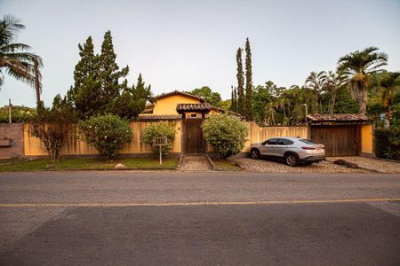 Casa à venda com 440m², 4 quartos e 8 vagas