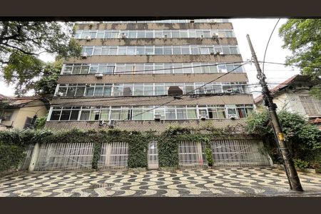 Apartamento para alugar com 140m², 3 quartos e 1 vaga Apartamento para alugar com 140m², 3 quartos e 1 vagaFachada