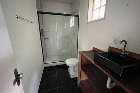 Casa para alugar com 400m², 3 quartos e 5 vagas Casa para alugar com 400m², 3 quartos e 5 vagasBanheiro da Suíte 2