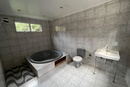Casa para alugar com 400m², 3 quartos e 5 vagas Casa para alugar com 400m², 3 quartos e 5 vagasBanheiro da suíte